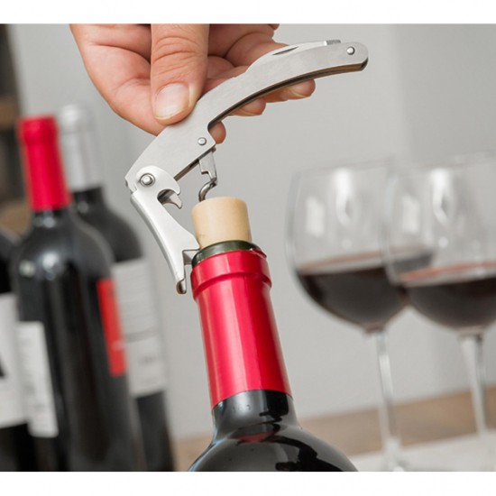 Set de accesorii pentru vin in cutie sub forma de vin Set de accesorii pentru vin in cutie sub forma de vin